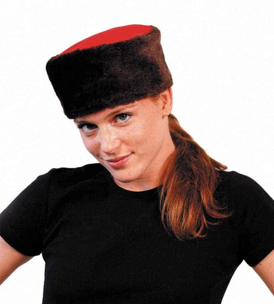 Toque soviétique rouge et noire