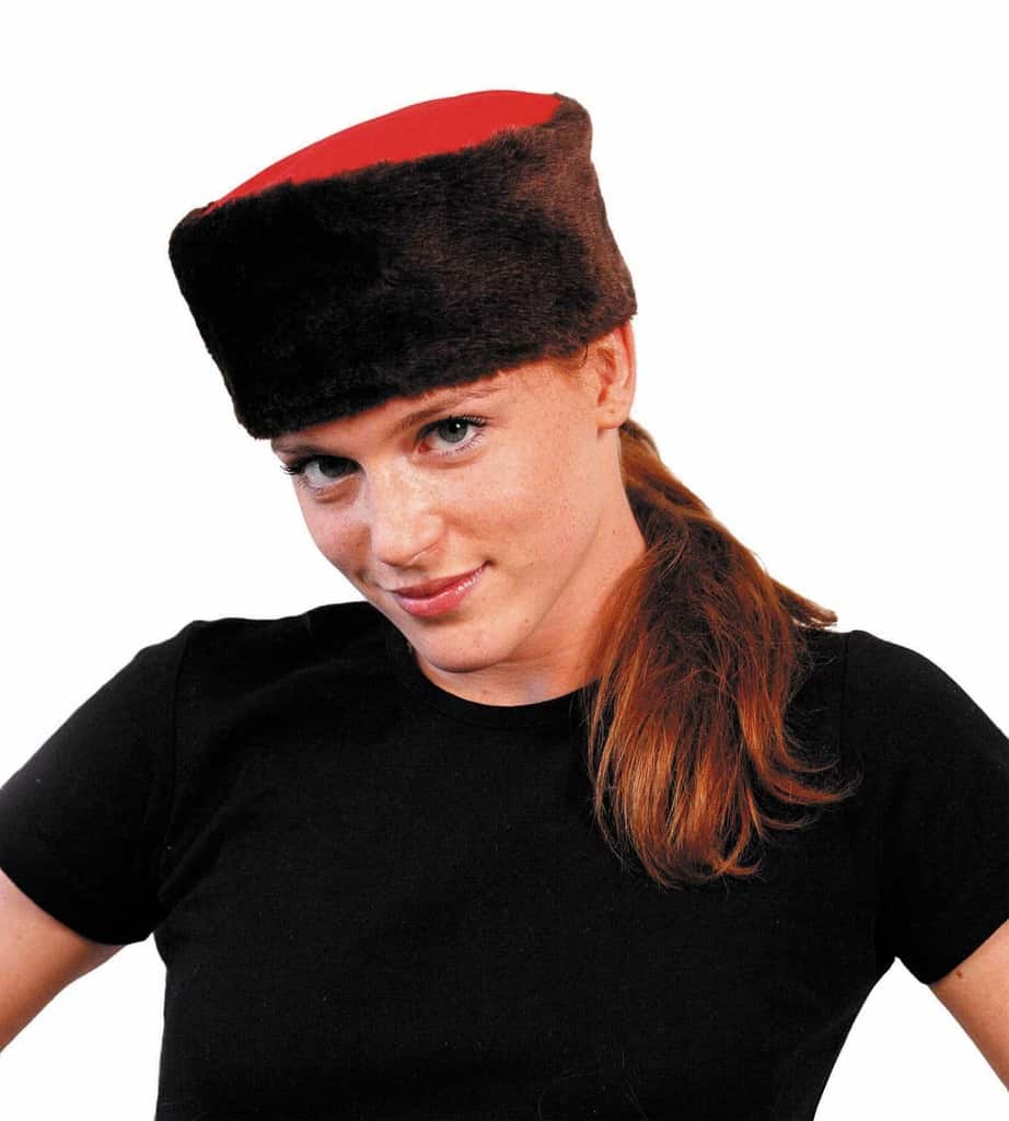 Toque soviétique rouge et noire