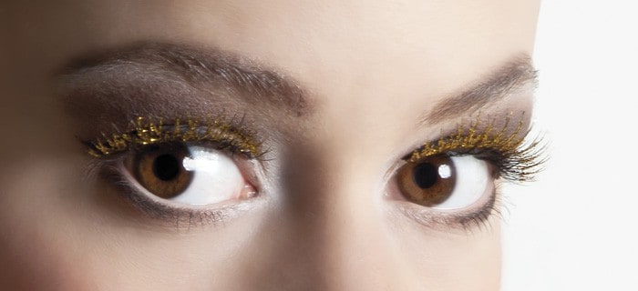 Faux cils dorés