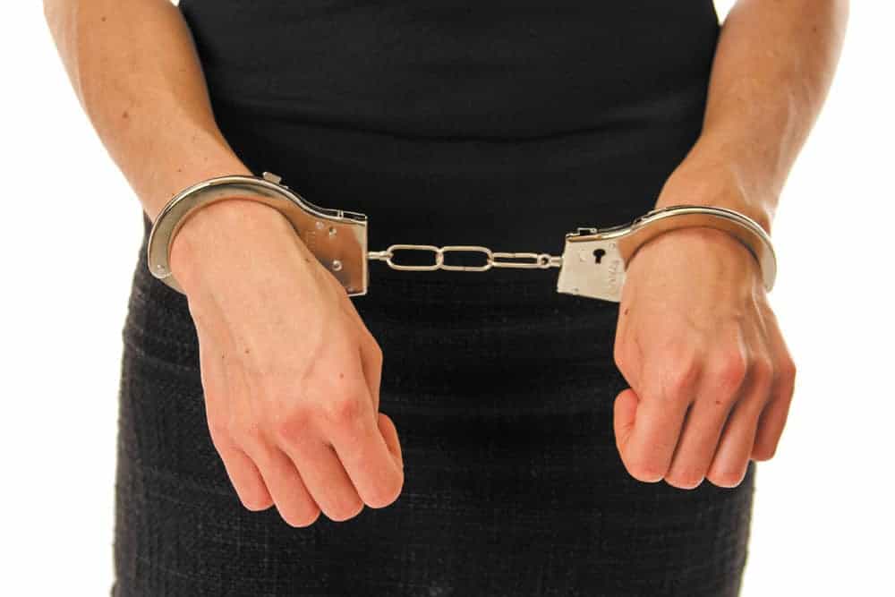 Paire de menottes en métal