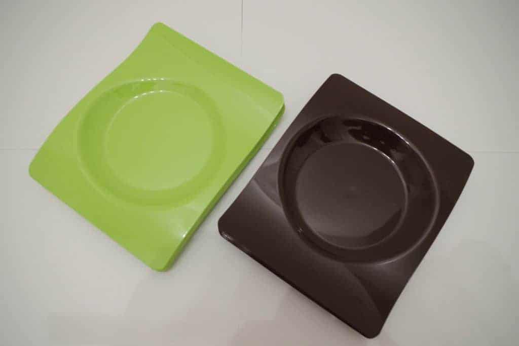 ASSIETTES PLASTIQUE DUR (Assortiment 12 assiettes) Coloris assortis - 2 tailles