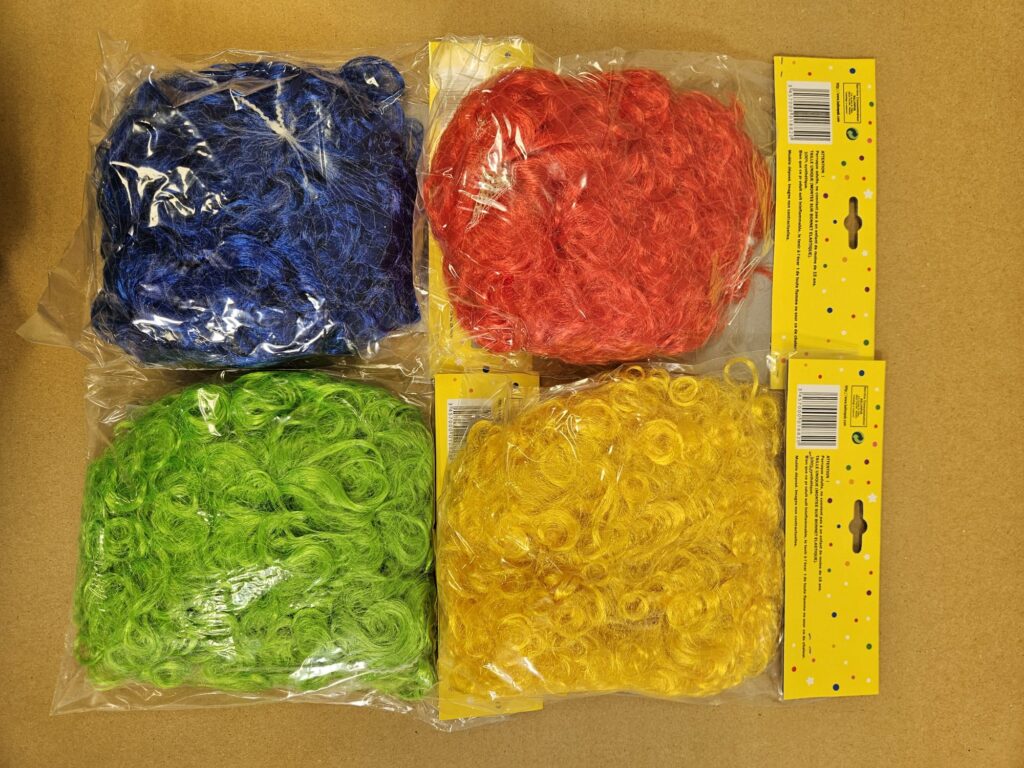PERRUQUE DE POP (Perruque boucles 4 couleurs assortis)